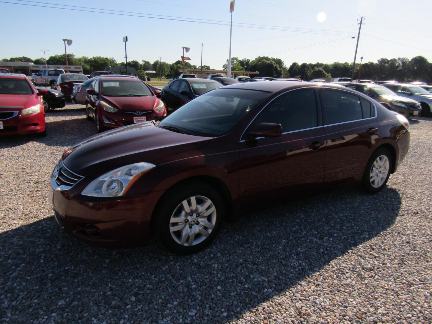 2011 Red /Gray Nissan Altima 2.5 S (1N4AL2AP2BN) with an 2.5L L4 DOHC 16V engine, Automatic transmission, located at 15016 S Hwy 231, Midland City, AL, 36350, (334) 983-3001, 31.306210, -85.495277 - Photo#2